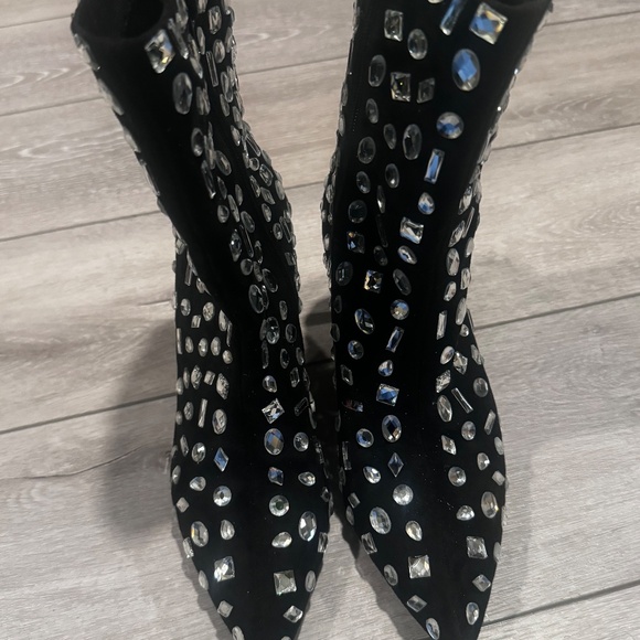 ROGUE STUDDED HEELS - Picture 1 of 5